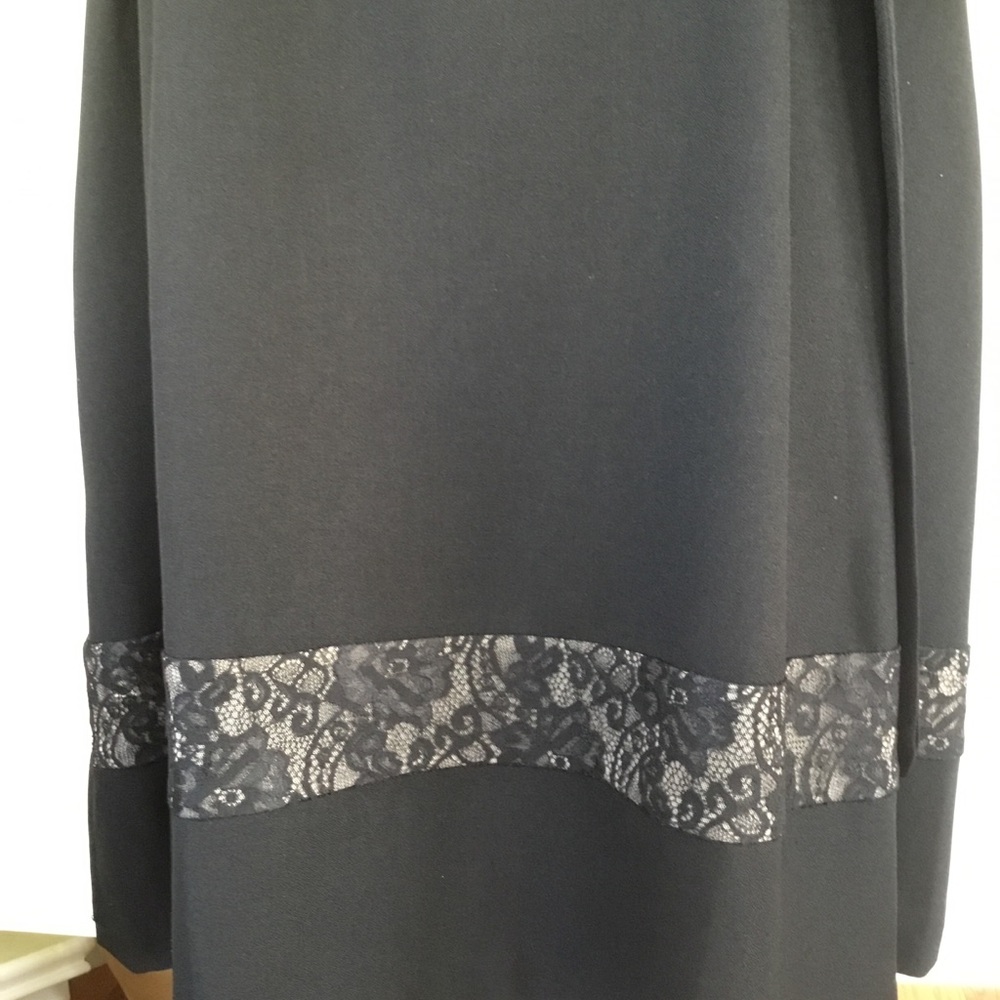 ~BLACK SLEEVELESS DRESS W LACE DETAIL AND SASH~. - Picture 3 of 12